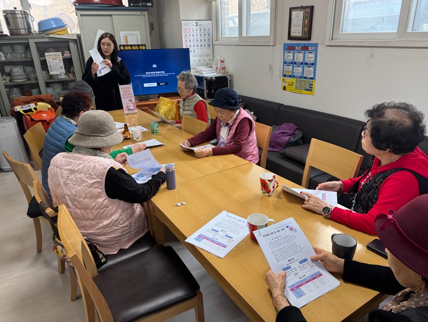 연수구 옥련1동행정복지센터는 12월까지 관내 경로당 14개소를 순회하며 어르신을 대상으로 찾아가는 어르신 건강교실을 운영한다